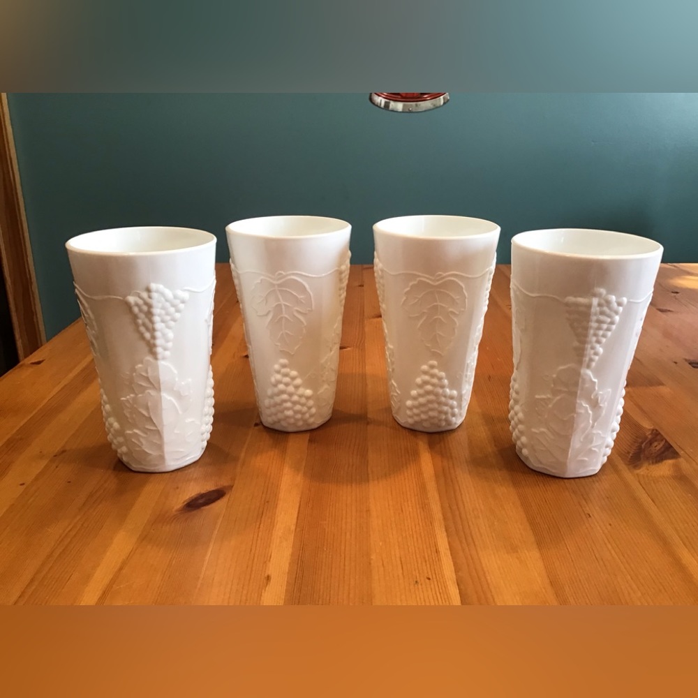 INDIANA COLONY HARVEST GRAPE TUMBLERS VINTAGE MILK GLASS SET OF 4